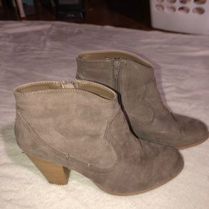 Charlotte Russe grey booties size 9